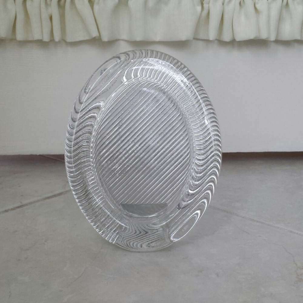 Glass oval picture frame
